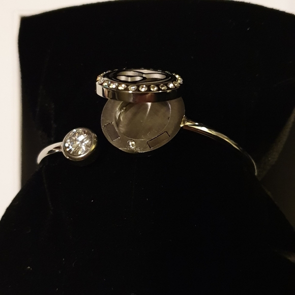 Essential Oils Heart Charm Bracelet - Picture 2 of 3